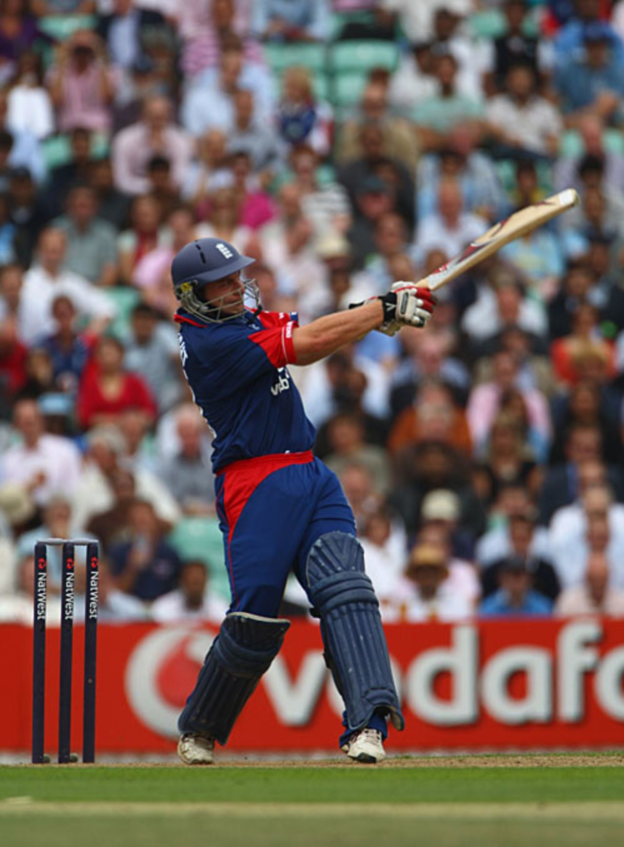 Luke Wright pulls to the midwicket boundary, England v India, 6th ODI, The Oval, September 5, 2007