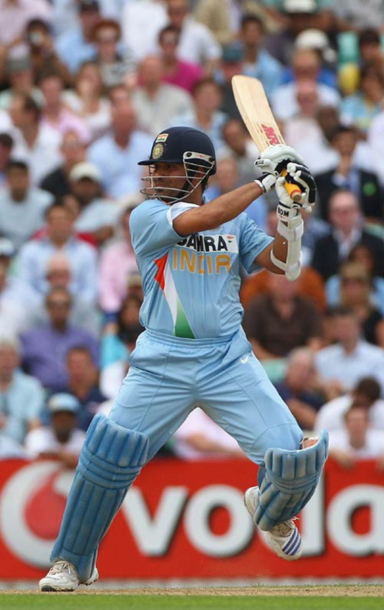 Sachin Tendulkar rocks on the backfoot and cuts square of the wicket, England v India, 6th ODI, The Oval, September 5, 2007