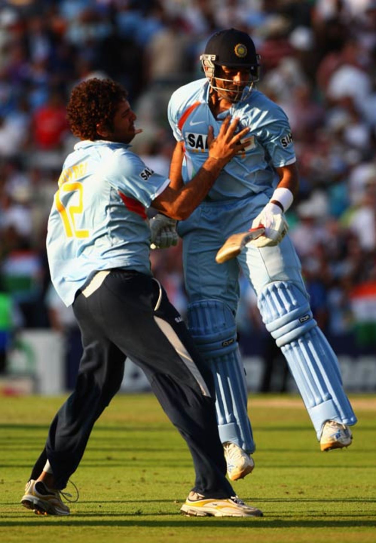 Yuvraj Singh and Robin Uthappa celebrate India's victory, England v India, 6th ODI, The Oval, September 5, 2007