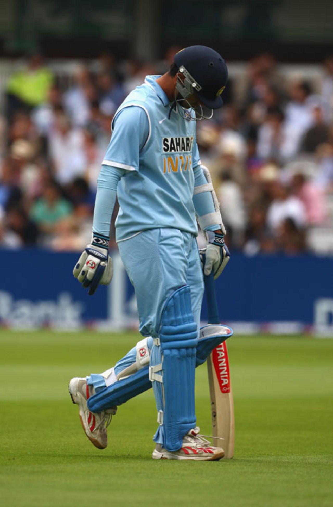 Rahul Dravid is a picture of dejection after his dismissal, England v India, 7th ODI, Lord's, September 8, 2007