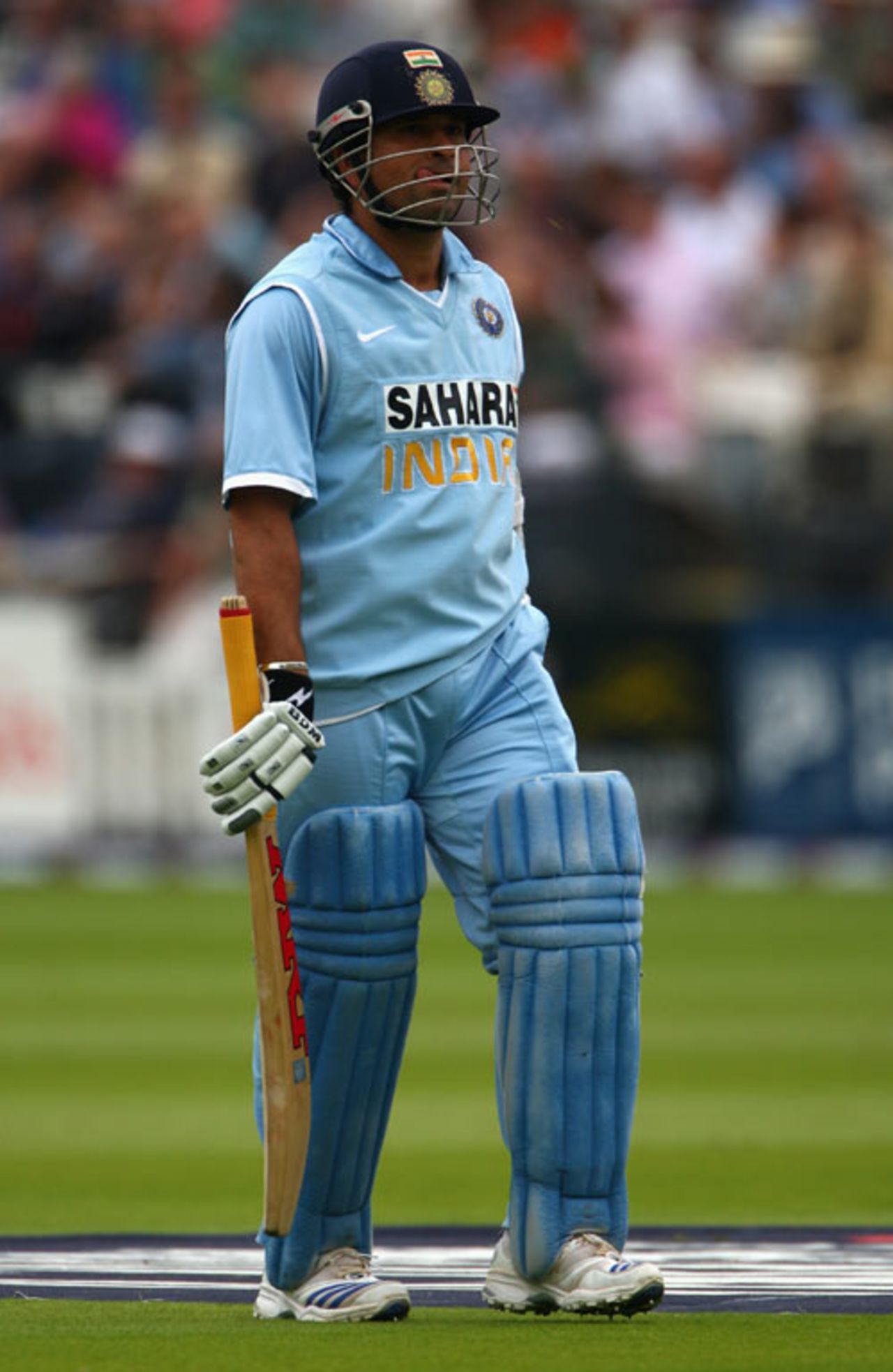 Sachin Tendulkar wasn't pleased on being adjudged out, England v India, 7th ODI, Lord's, September 8, 2007