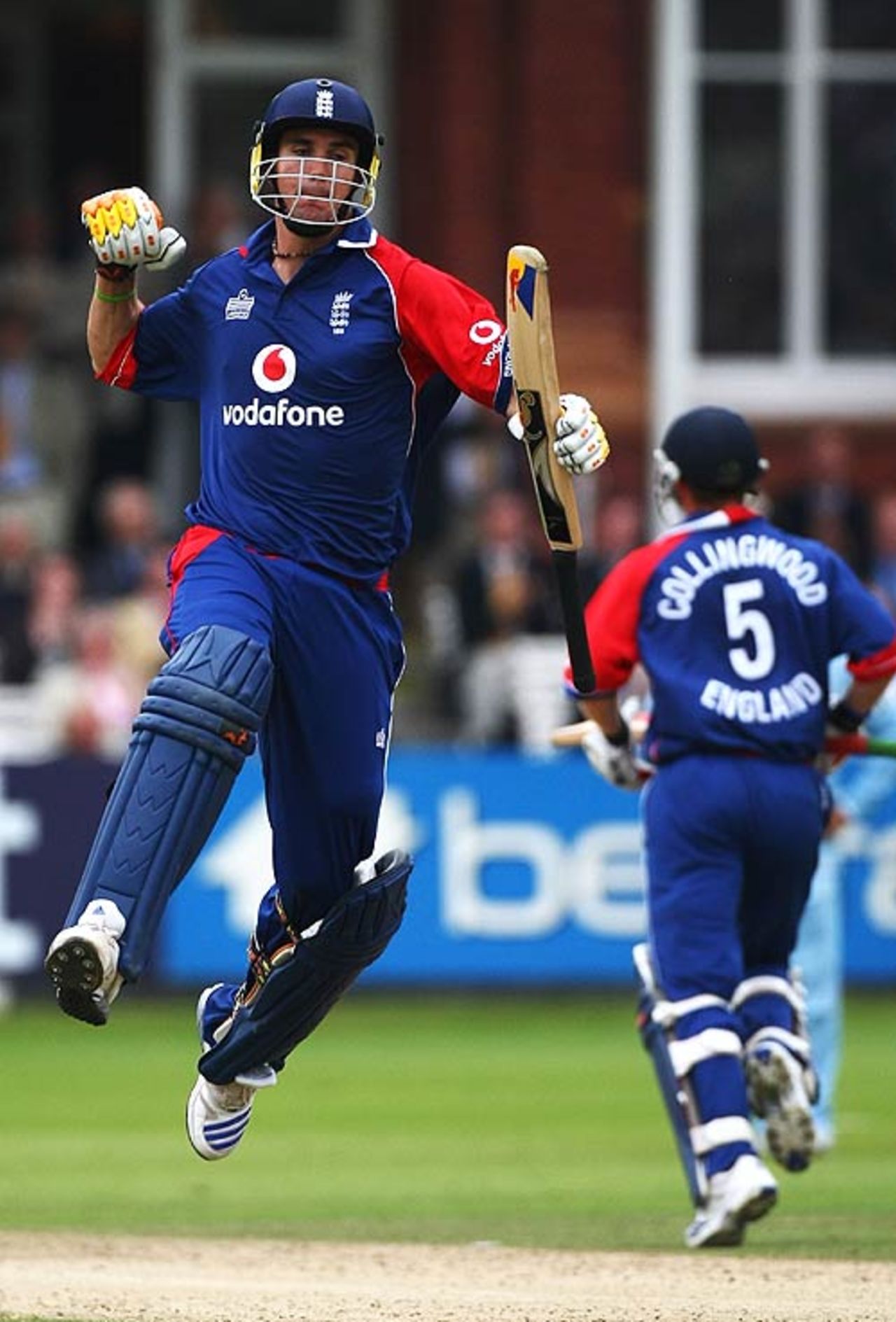 Kevin Pietersen punches the air after hitting the winning runs, England v India, 7th ODI, Lord's, September 8, 2007