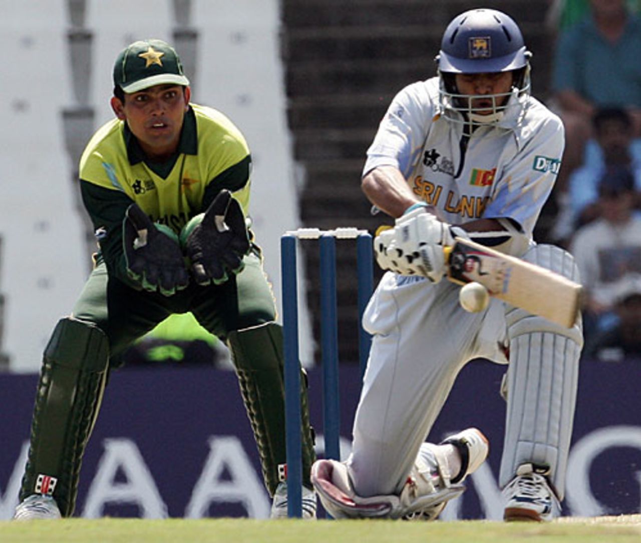 Tillakaratne Dilshan plays a reverse sweep, Pakistan v Sri Lanka, Twenty20 warm-up, Centurion, September 9, 2007