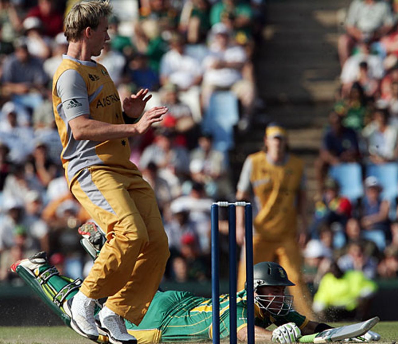 Herschelle Gibbs dives to make his ground, South Africa v Australia, Twenty20 warm-up, Centurion, September 9, 2007