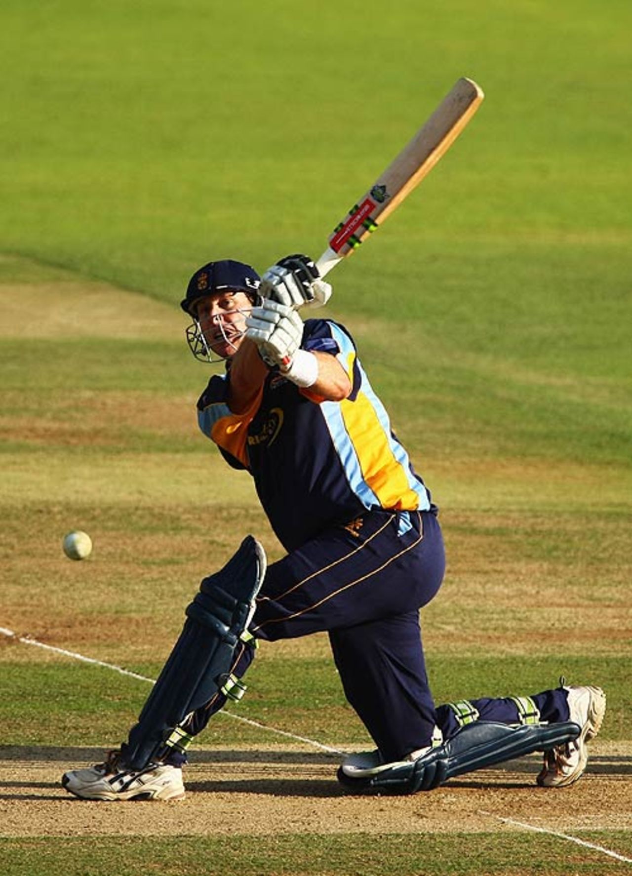 Michael Dighton sweeps aggressively on his way to 67, Middlesex v Derbyshire, Pro40, Lord's, September 10, 2007