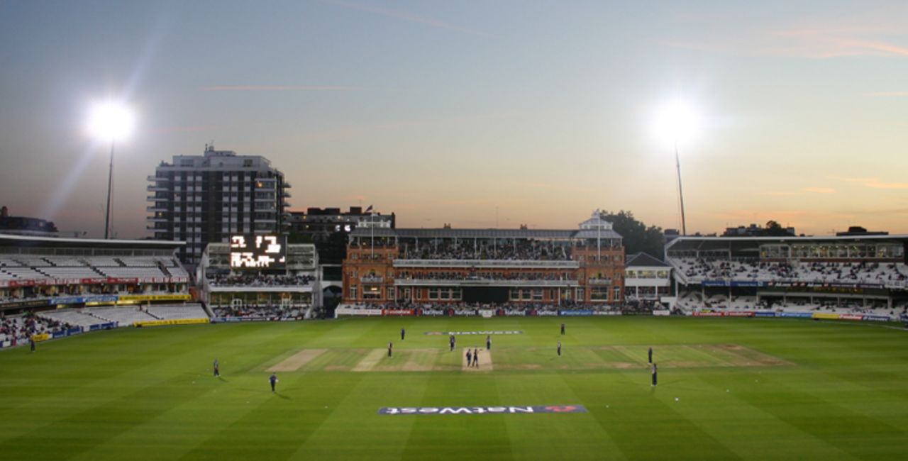 Lord's under lights for the first time, Middlesex v Derbyshire, Pro40, Lord's, September 10, 2007