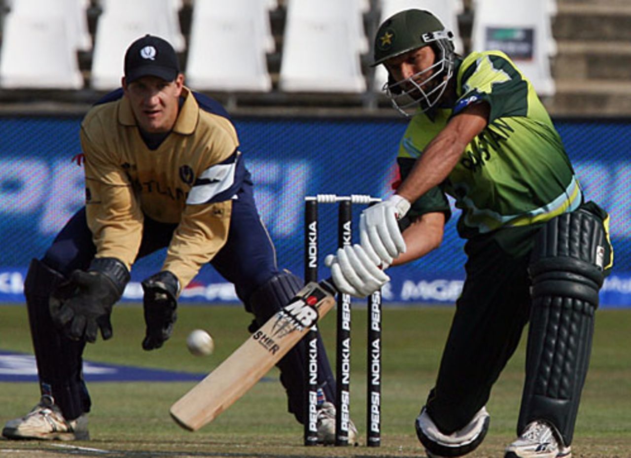 Shahid Afridi scored 22 off seven balls, Pakistan v Scotland, Group D, ICC World Twenty20, Durban, September 12, 2007