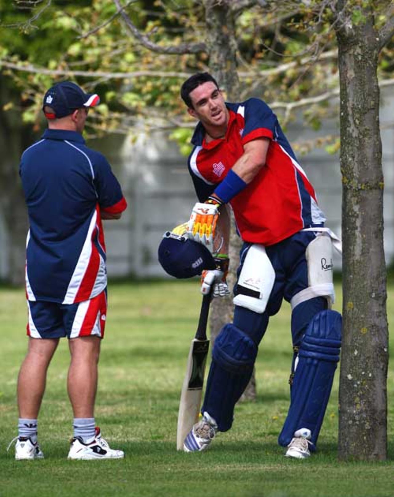 Kevin Pietersen has a chat with Jeremy Snape in between practice , Cape Town, ICC World Twenty20, September 12, 2007