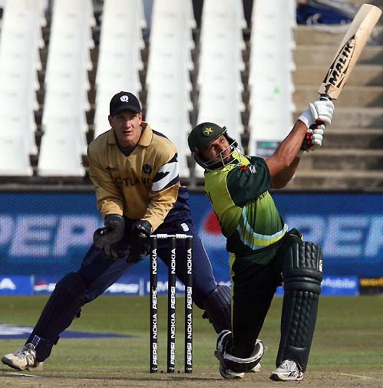 Shahid Afridi fetches a massive six over the bowler's head, Pakistan v Scotland, Group D, ICC World Twenty20, Durban, September 12, 2007