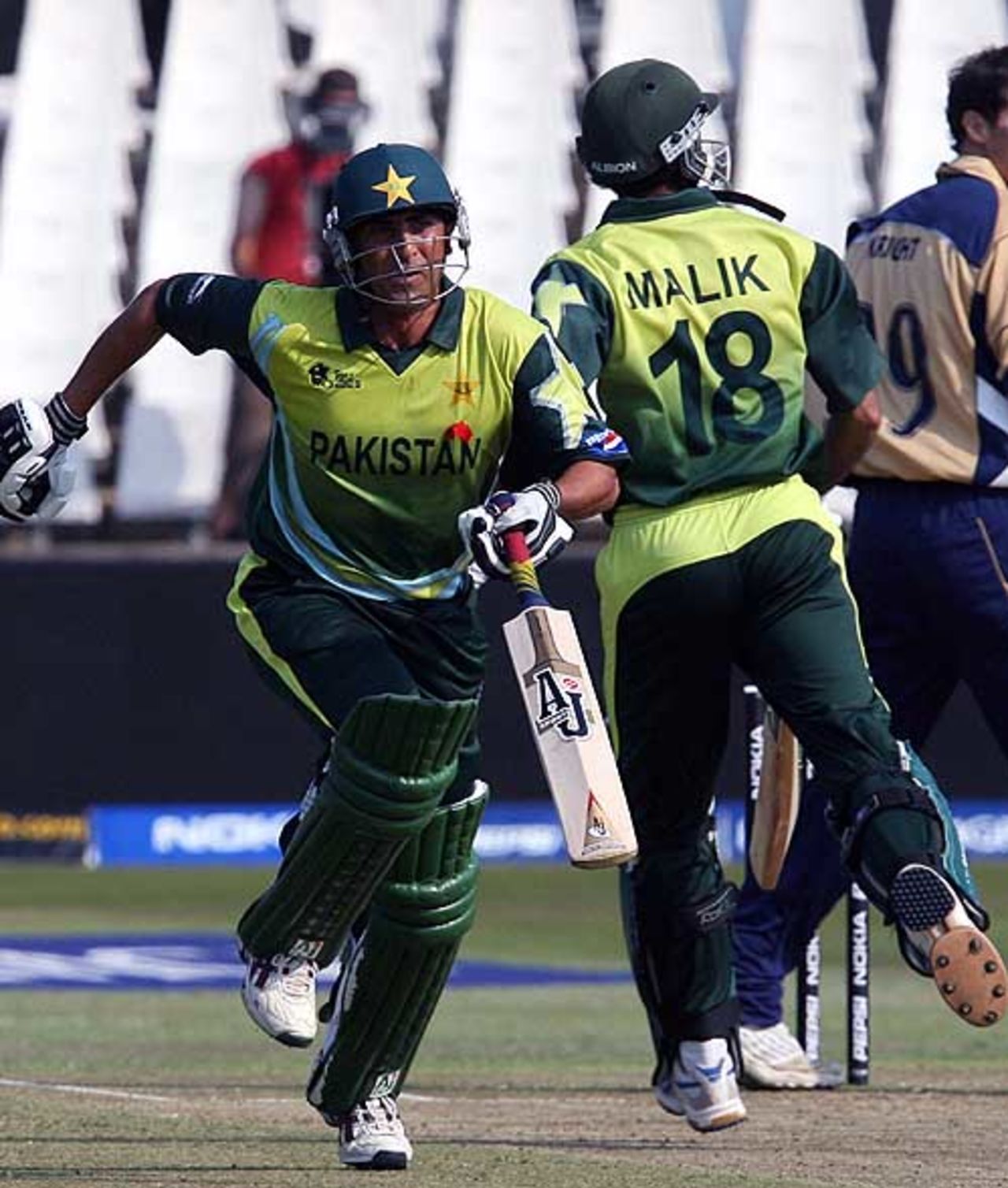 Younis Khan top scored for Pakistan with 41 , Pakistan v Scotland, Group D, ICC World Twenty20, Durban, September 12, 2007