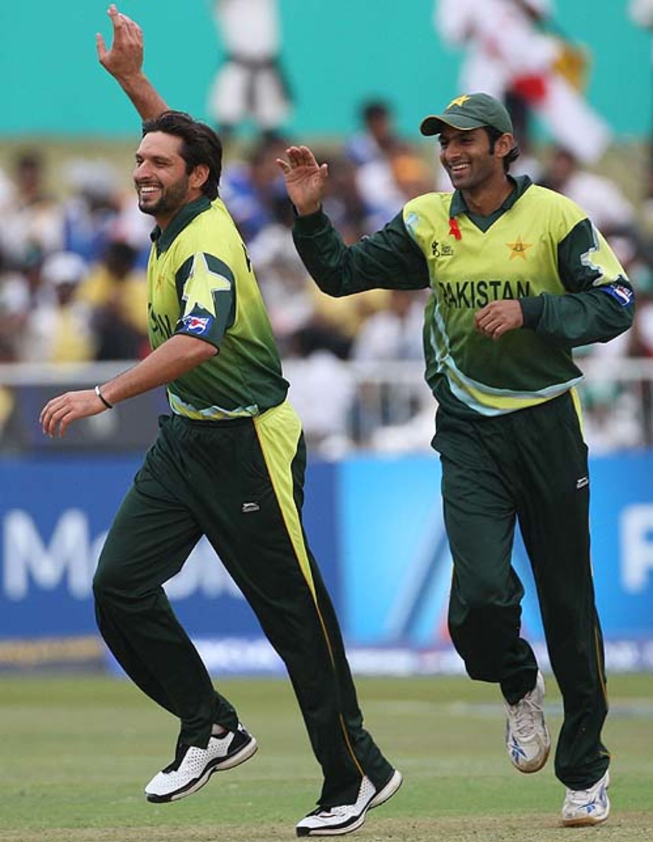 Shoaib Malik runs in to congratulate Shahid Afridi after he dismissed Dougie Brown, Group D, ICC World Twenty20, Durban, September 12, 2007