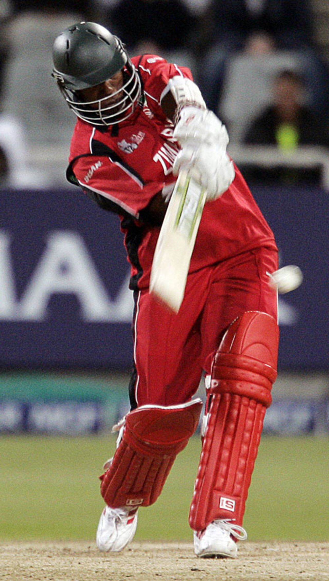 Vusi Sibanda steams into one, Australia v Zimbabwe, Group B, ICC World Twenty20, Cape Town, September 12, 2007