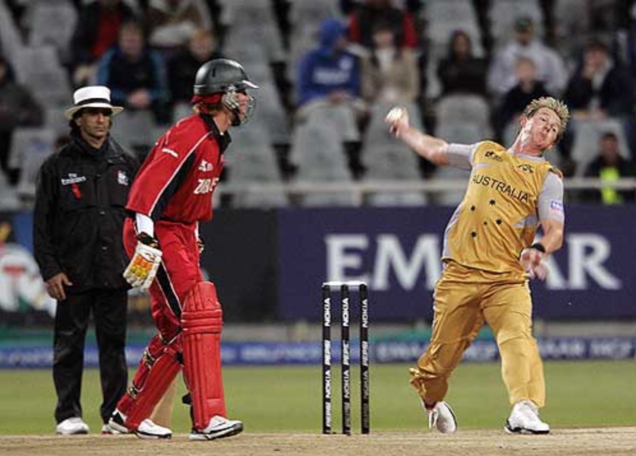 Brett Lee steams in to bowl, Australia v Zimbabwe, Group B, ICC World Twenty20, Cape Town, September 12, 2007