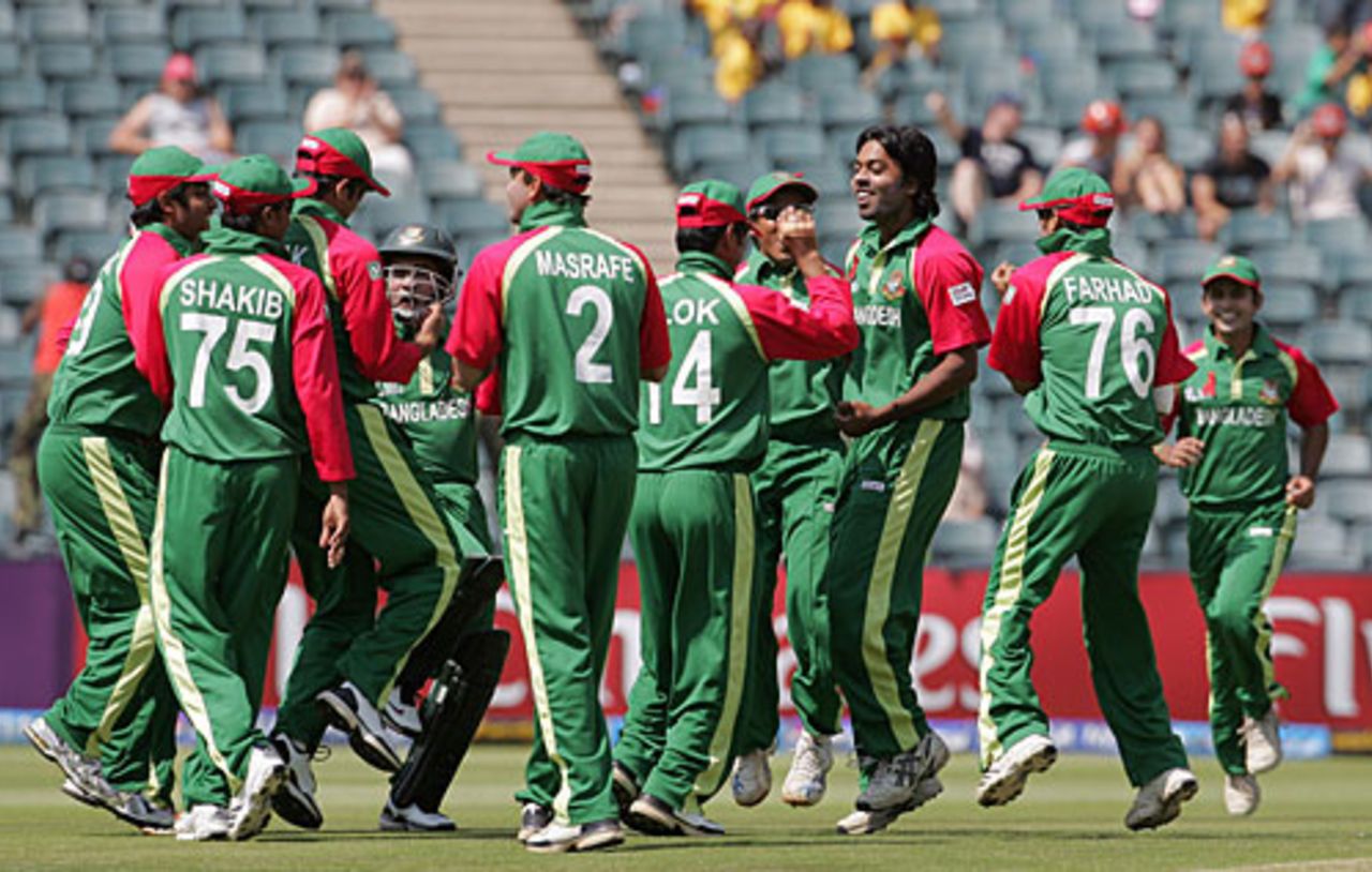 Bangladesh celebrate after Syed Rasel removed Chris Gayle off the third ball of the match, Bangladesh v West Indies, Group A, ICC World Twenty20, Johannesburg, September 13, 2007