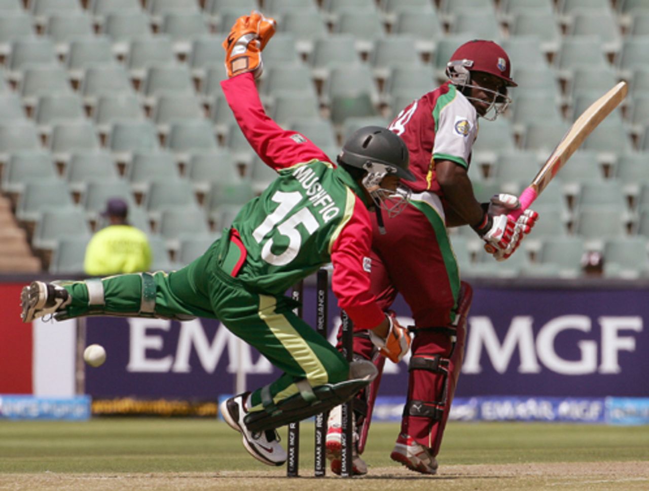 Devon Smith plays one fine while Mushfiqur Rahim fails to stop the ball, Bangladesh v West Indies, Group A, ICC World Twenty20, Johannesburg, September 13, 2007 
