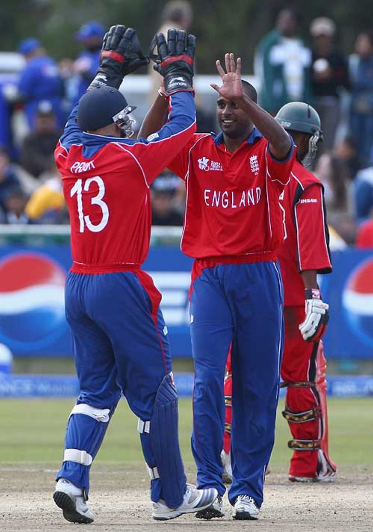 Dimitri Mascarenhas took three wickets including the key scalp of Brendan Taylor, England v Zimbabwe, Group B, ICC World Twenty20, Cape Town, September 13, 2007