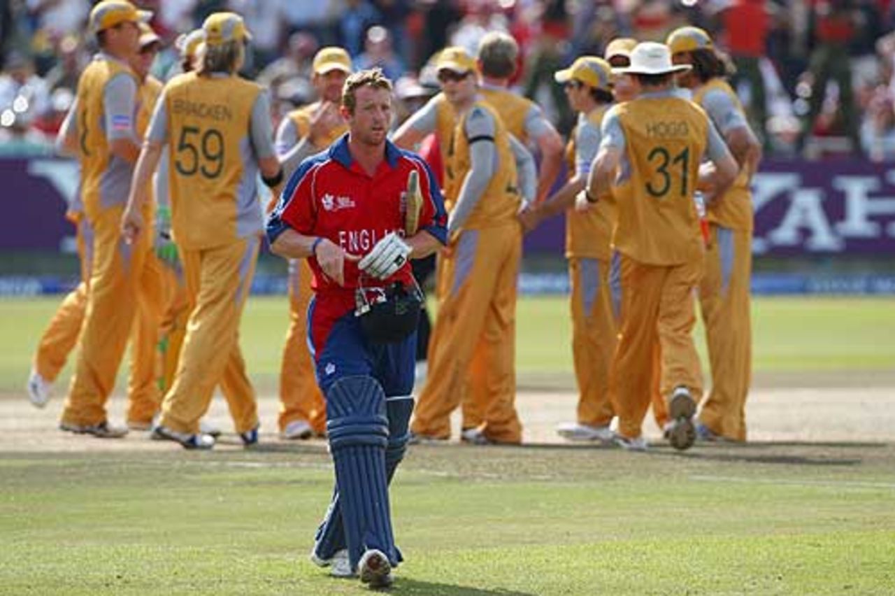 Paul Collingwood troops from the crease after falling for 18 from 11 balls, Group B, ICC World Twenty20, Cape Town, September 14, 2007