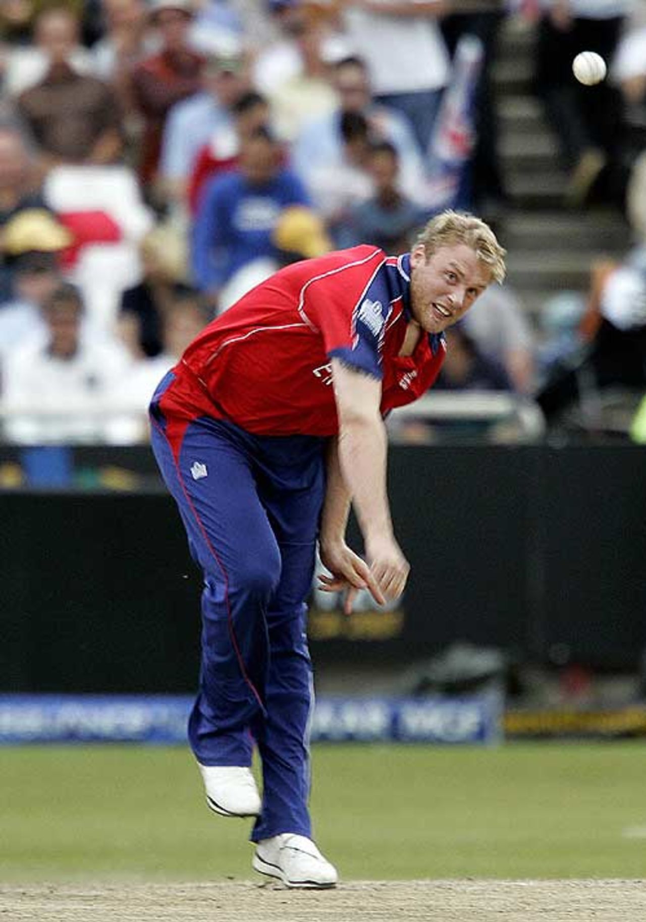 Andrew Flintoff charges in to bowl, Group B, ICC World Twenty20, Cape Town, September 14, 2007
