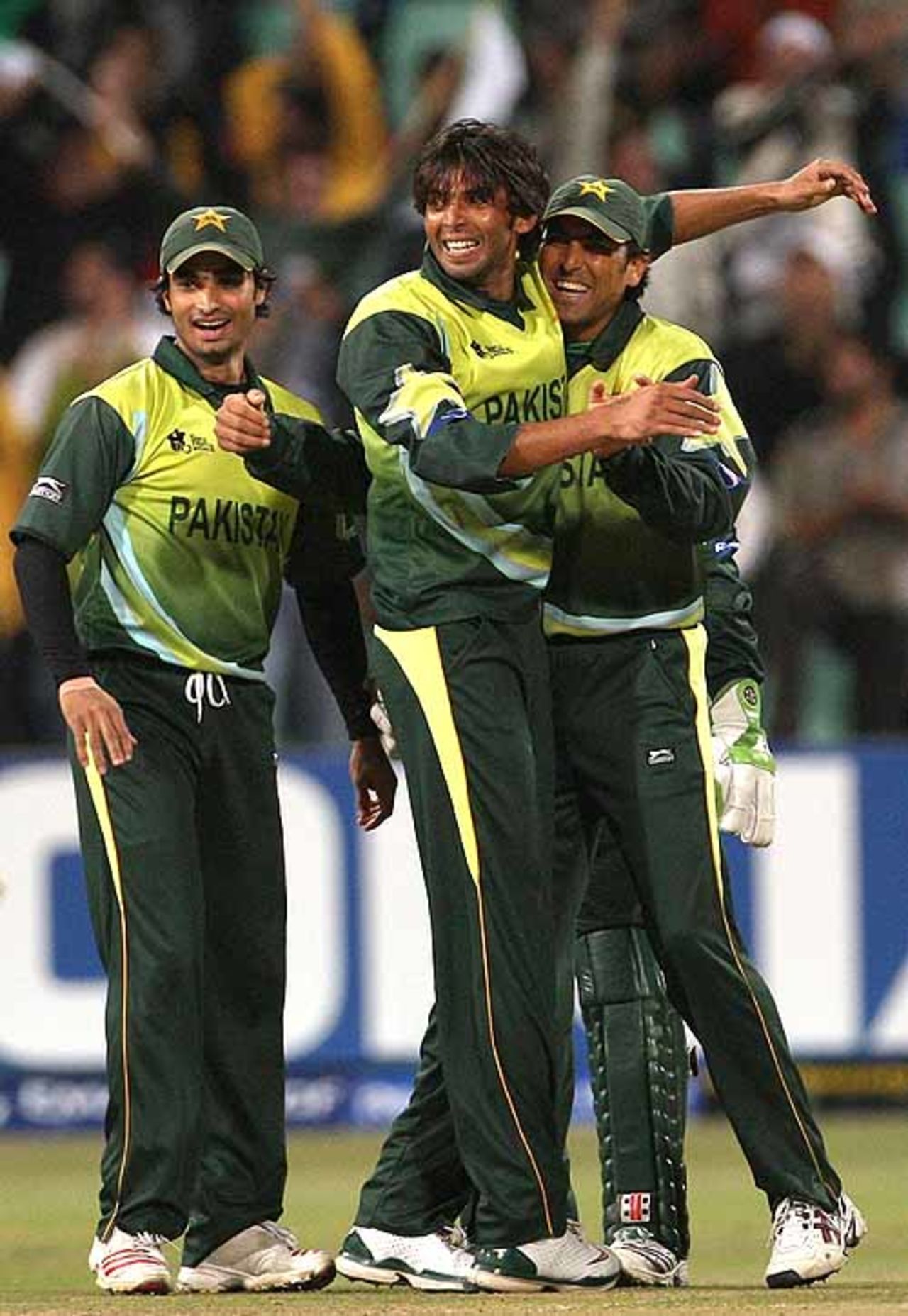 Mohammad Asif celebrates the wicket of Dinesh Karthik with Younis Khan and Imran Nazir, India v Pakistan, Group D, ICC World Twenty20, Durban, September 14, 2007 