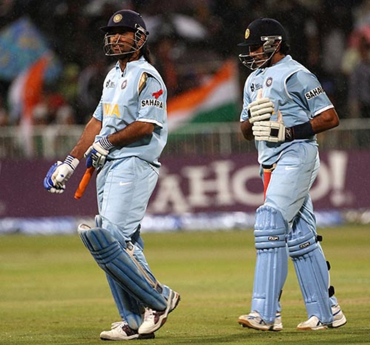 Mahendra Singh Dhoni and Robin Uthappa walk off as the rain intervenes, India v Pakistan, Group D, ICC World Twenty20, Durban, September 14, 2007 