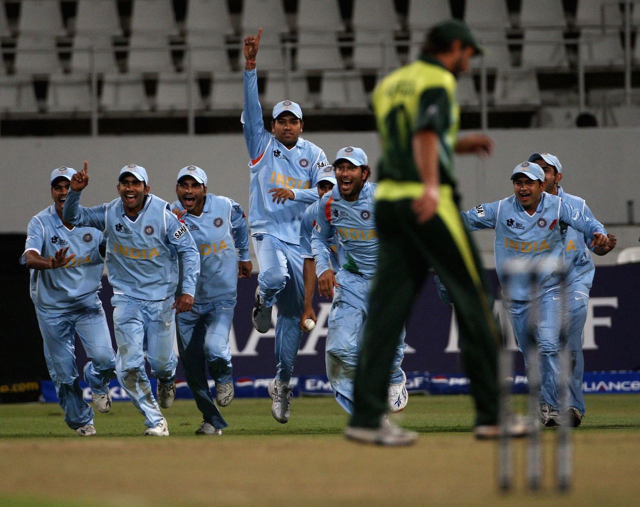 Shahid Afridi's miss meant that India won the bowl-out 3-0, India v Pakistan, Group D, ICC World Twenty20, Durban, September 14, 2007 