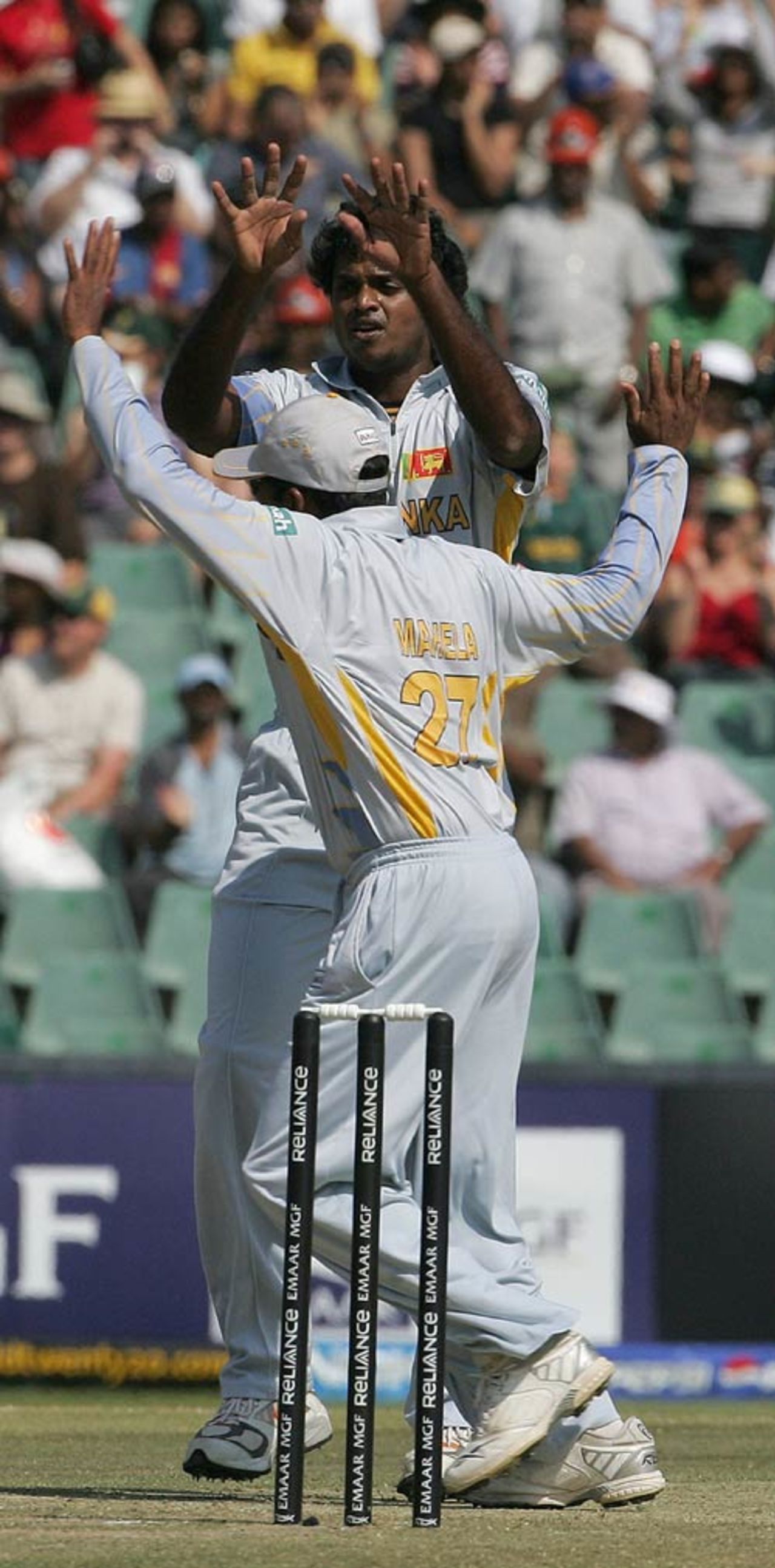 Dilhara Fernando picked up two wickets to peg back New Zealand, New Zealand v Sri Lanka, Group C, Johannesburg, September 15, 2007