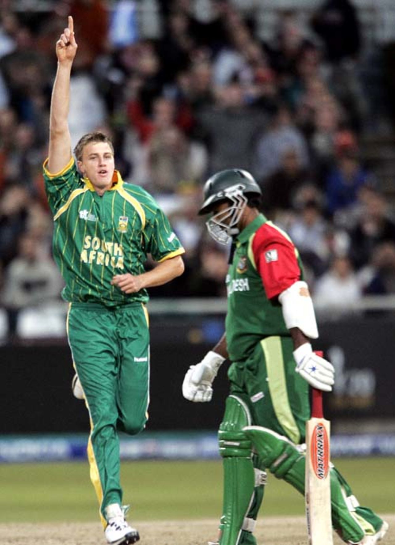 Morne Morkel exults after getting rid of Aftab Ahmed, South Africa v Bangladesh, Group A, ICC World Twenty20, Cape Town, September 15, 2007 