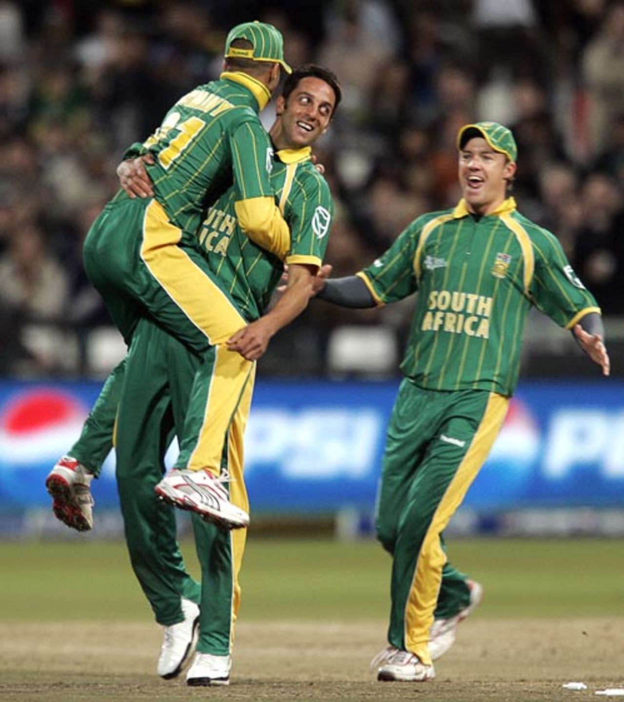 JP Duminy is lifted by Johan van der Wath after he ran out Shakib Al Hasan, South Africa v Bangladesh, Group A, ICC World Twenty20, Cape Town, September 15, 2007 