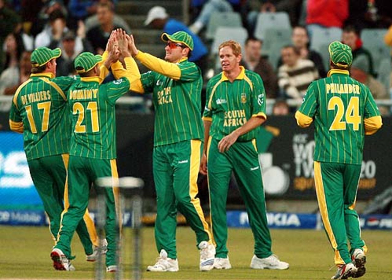 The South African team celebrate the fall of a wicket, South Africa v Bangladesh, Group A, ICC World Twenty20, Cape Town, September 15, 2007 