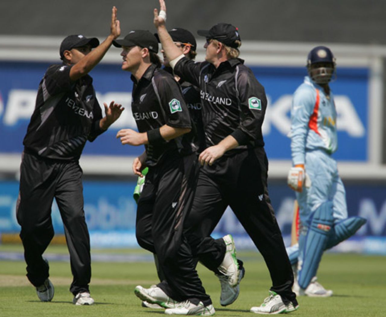 New Zealand celebrate Virender Sehwag's dismissal, India v New Zealand, Group E, ICC World Twenty20, Johannesburg, September 16, 2007