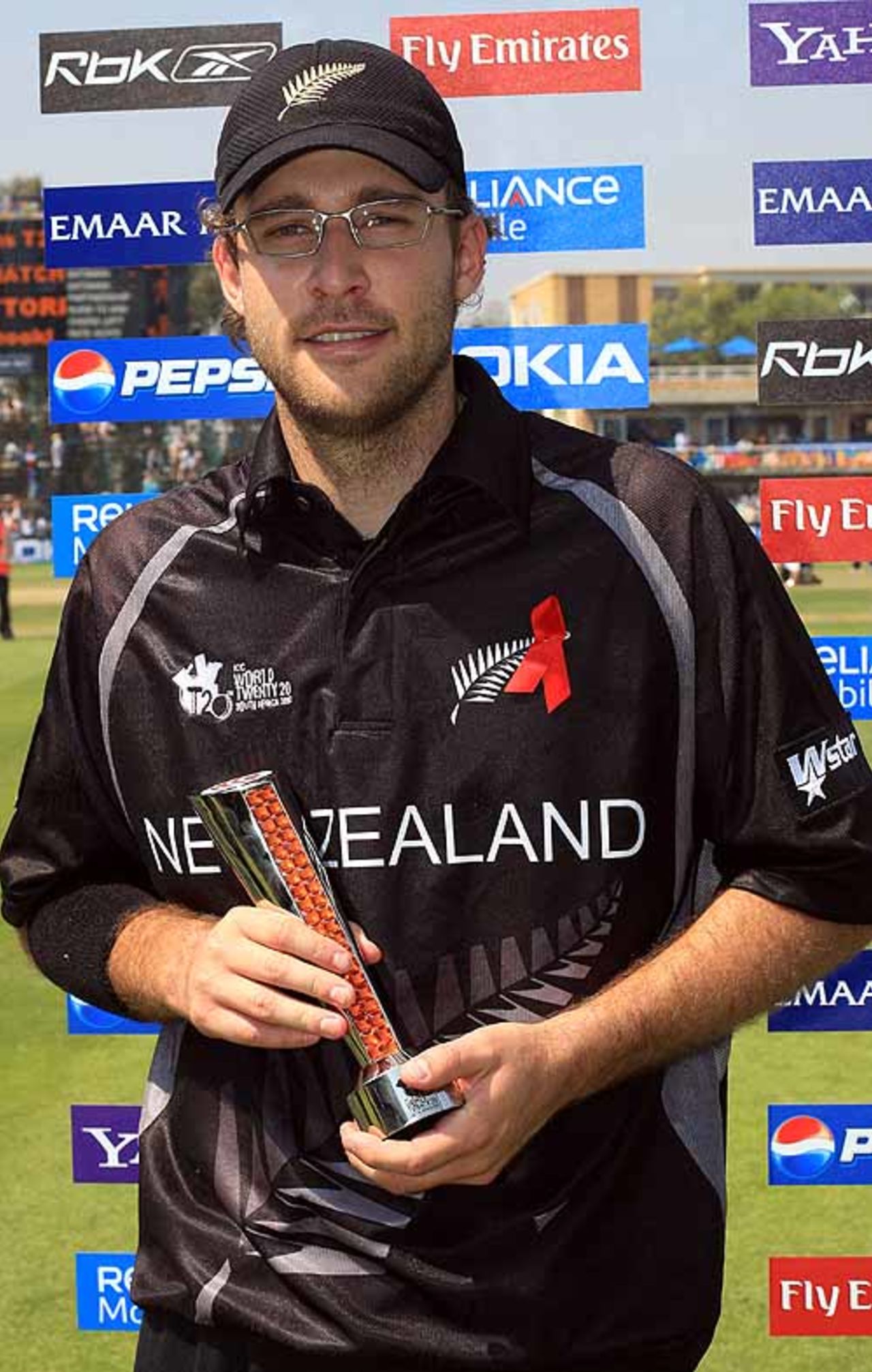 Daniel Vettori with the Man-of-the-Match award, India v New Zealand, Group E, ICC World Twenty20, Johannesburg, September 16, 2007