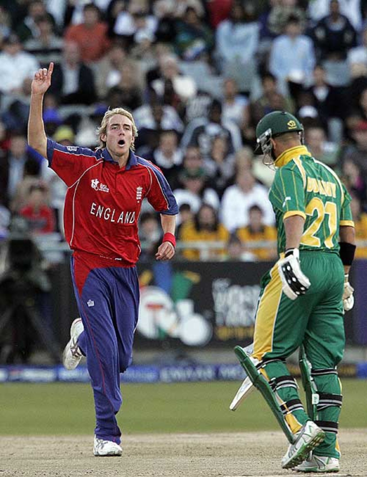 Stuart Broad dismisses J-P Duminy for a duck, Group E, ICC World Twenty20, Cape Town, September 16, 2007