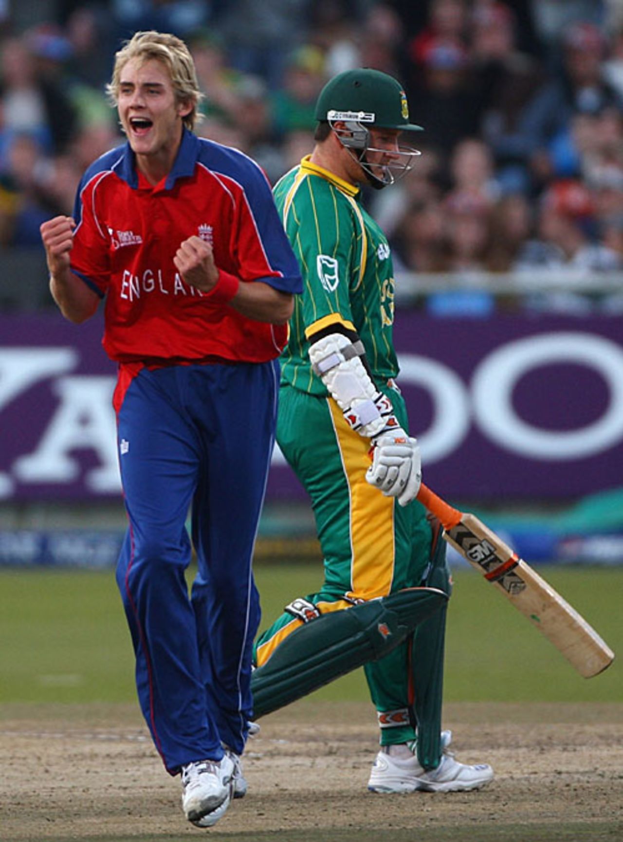 Stuart Broad celebrates as Graeme Smith falls, Group E, ICC World Twenty20, Cape Town, September 16, 2007