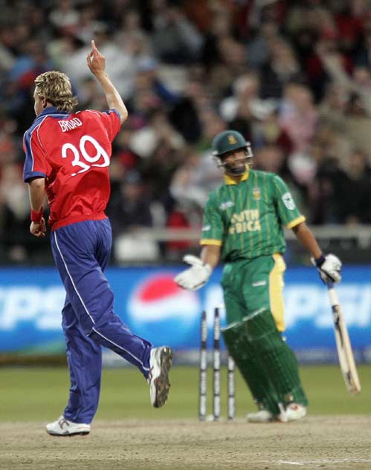 Stuart Broad wheels away in triumph after bowling Vernon Philander, Group E, ICC World Twenty20, Cape Town, September 16, 2007