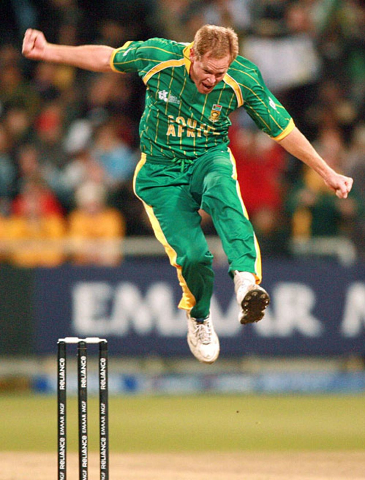 Shaun Pollock hurdles the stumps to celebrate his dismissal of Paul Collingwood, Group E, ICC World Twenty20, Cape Town, September 16, 2007