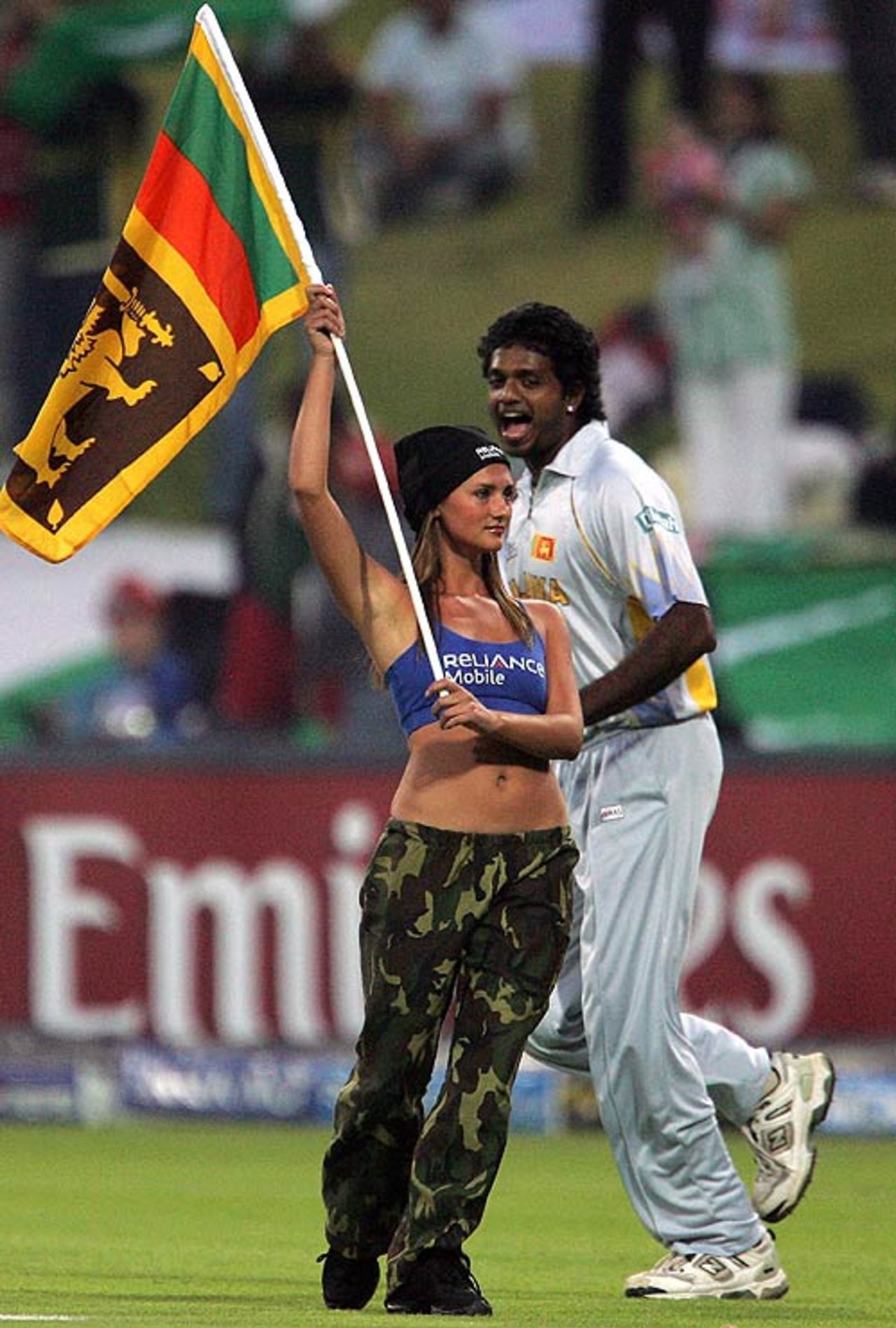 A cheerleader welcomes Sri Lanka onto the field as Dilhara Fernando looks on, Pakistan v Sri Lanka, Group F, Johannesburg, September 17, 2007