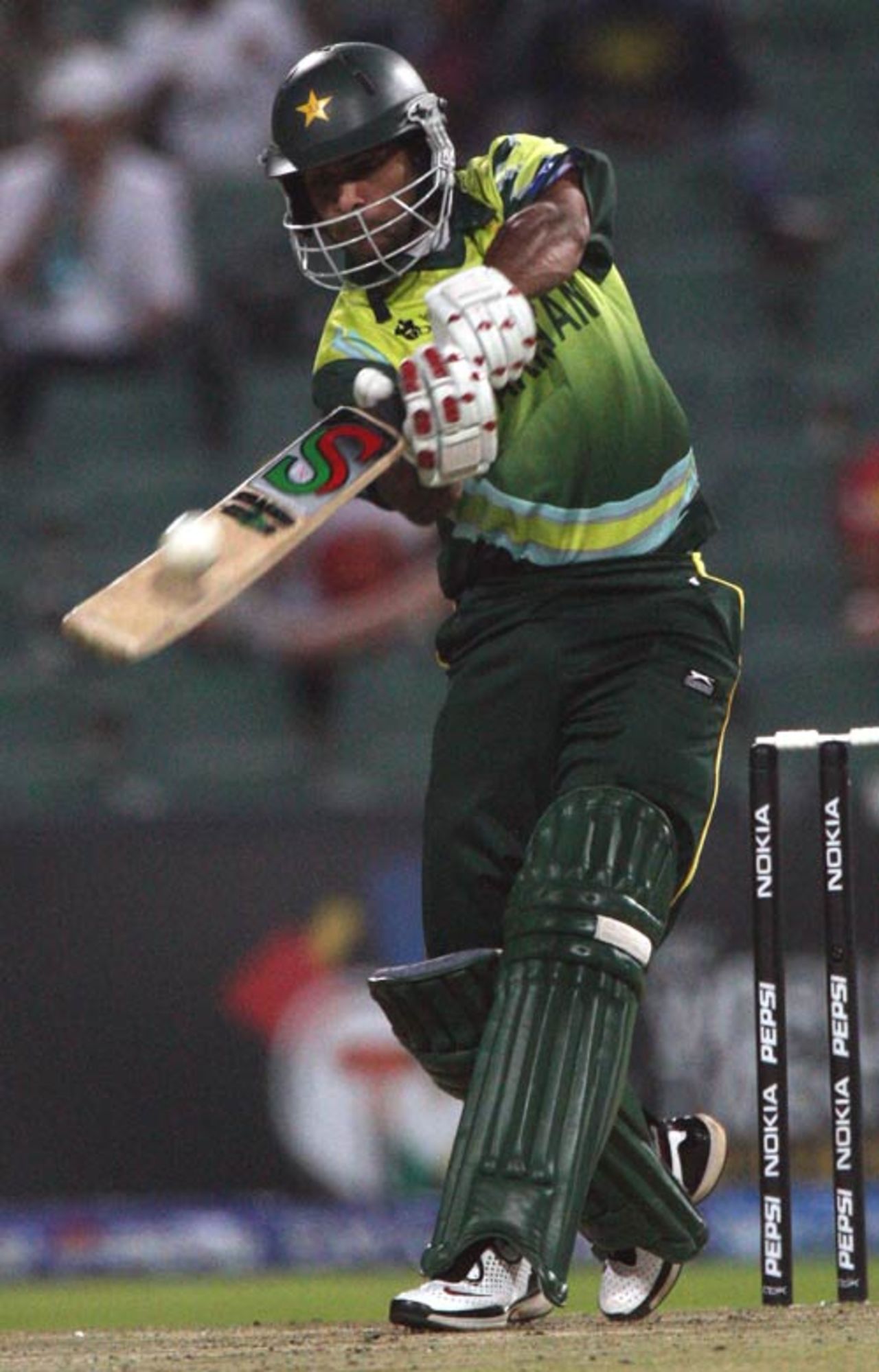 Mohammad Hafeez pulls a short one during his uneasy stay in the middle, Pakistan v Sri Lanka, Group F, Johannesburg, September 17, 2007