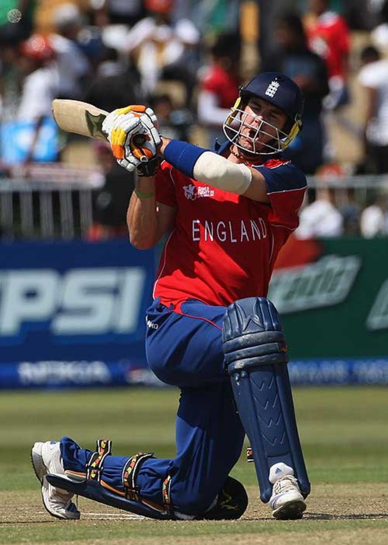 Kevin Pietersen shapes for a slog-sweep, England v New Zealand, Group E, ICC World Twenty20, Johannesburg, September 18, 2007