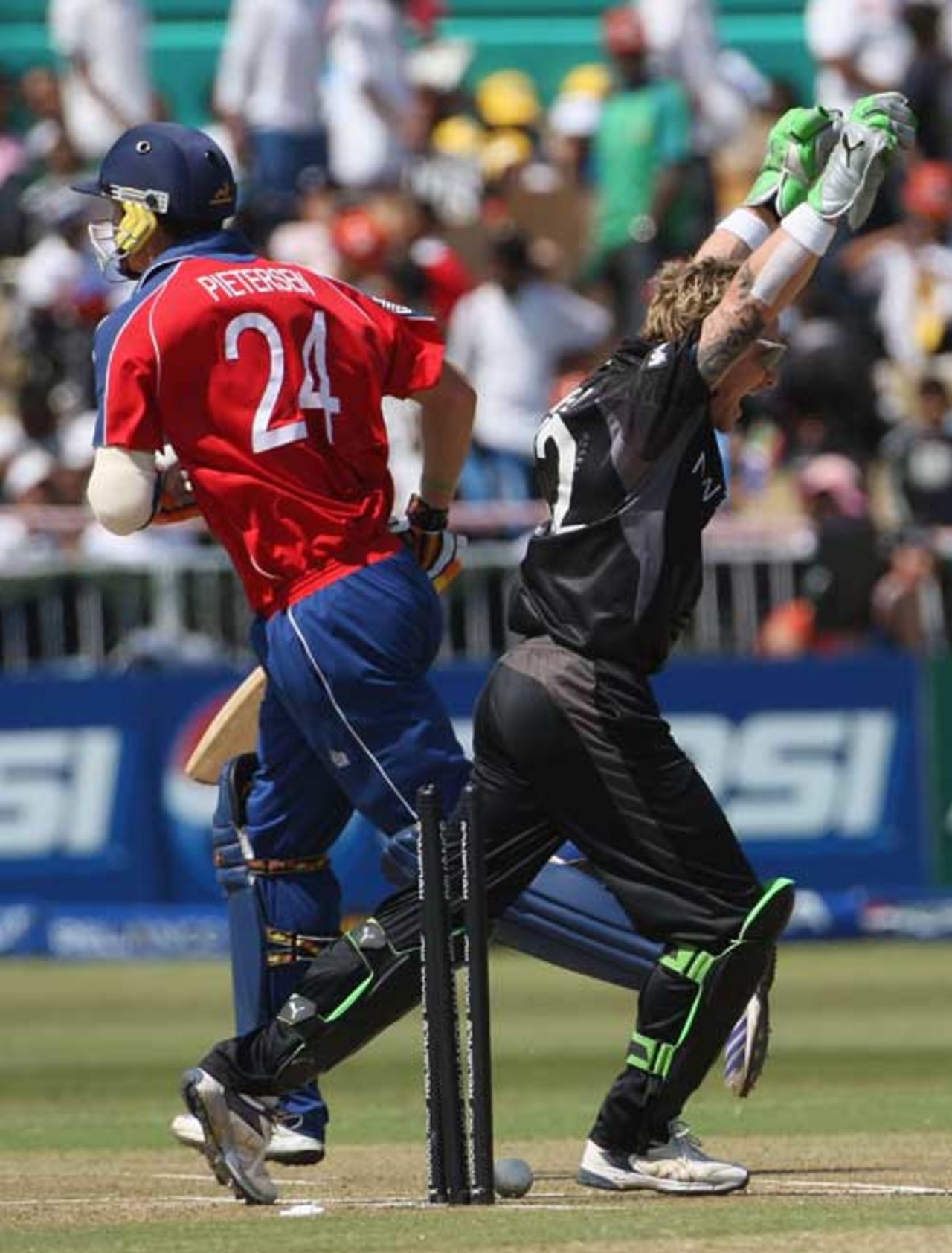 Kevin Pietersen sprints off after being bowled while reverse-sweeping, England v New Zealand, Group E, ICC World Twenty20, Johannesburg, September 18, 2007