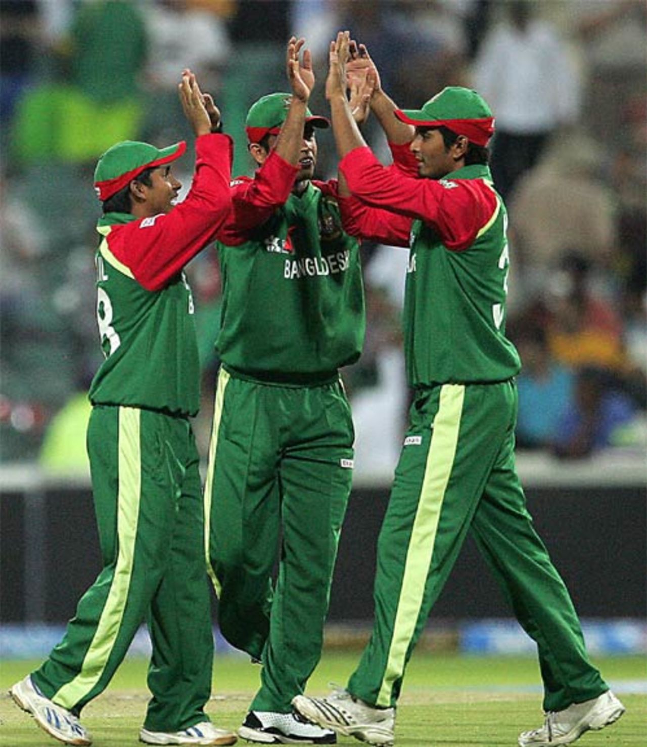 Bangladesh players celebrate a dismissal, Bangladesh v Sri Lanka, Group F, ICC World Twenty20, Johannesburg, September 18, 2007