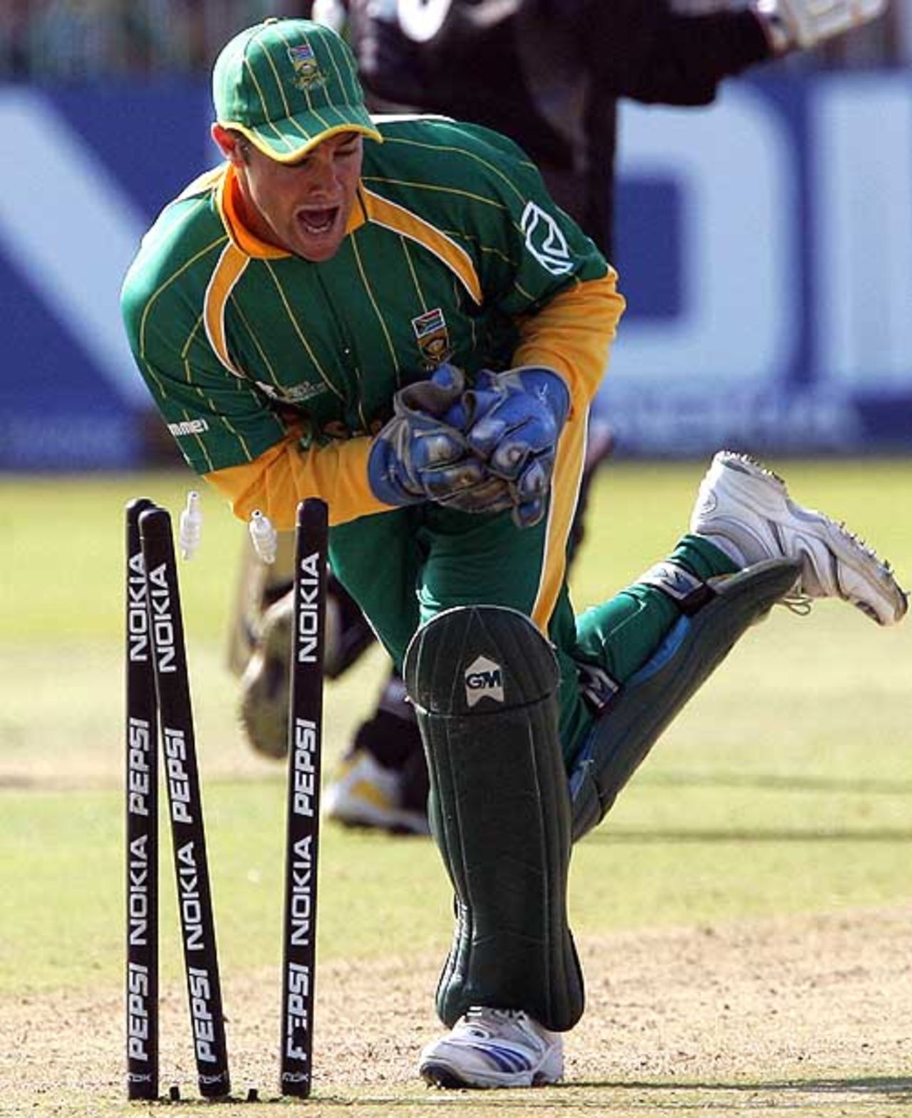 Mark Boucher runs out Nathan McCullum, South Africa v New Zealand, Group E, ICC World Twenty20, Durban, September 19, 2007