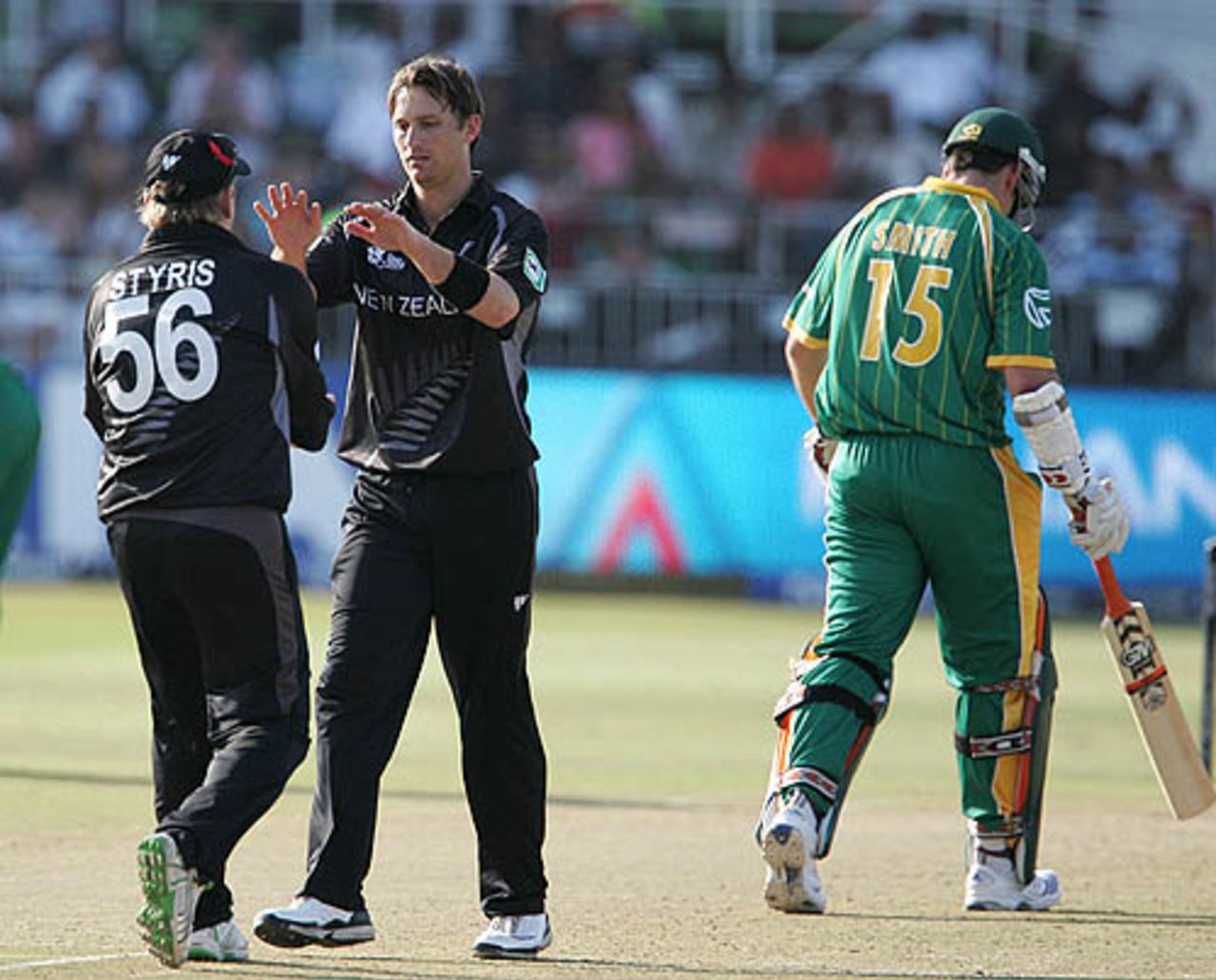 Shane Bond is congratulated by Scott Styris after he dismissed Graeme Smith, Group E, ICC World Twenty20, Durban, September 19, 2007