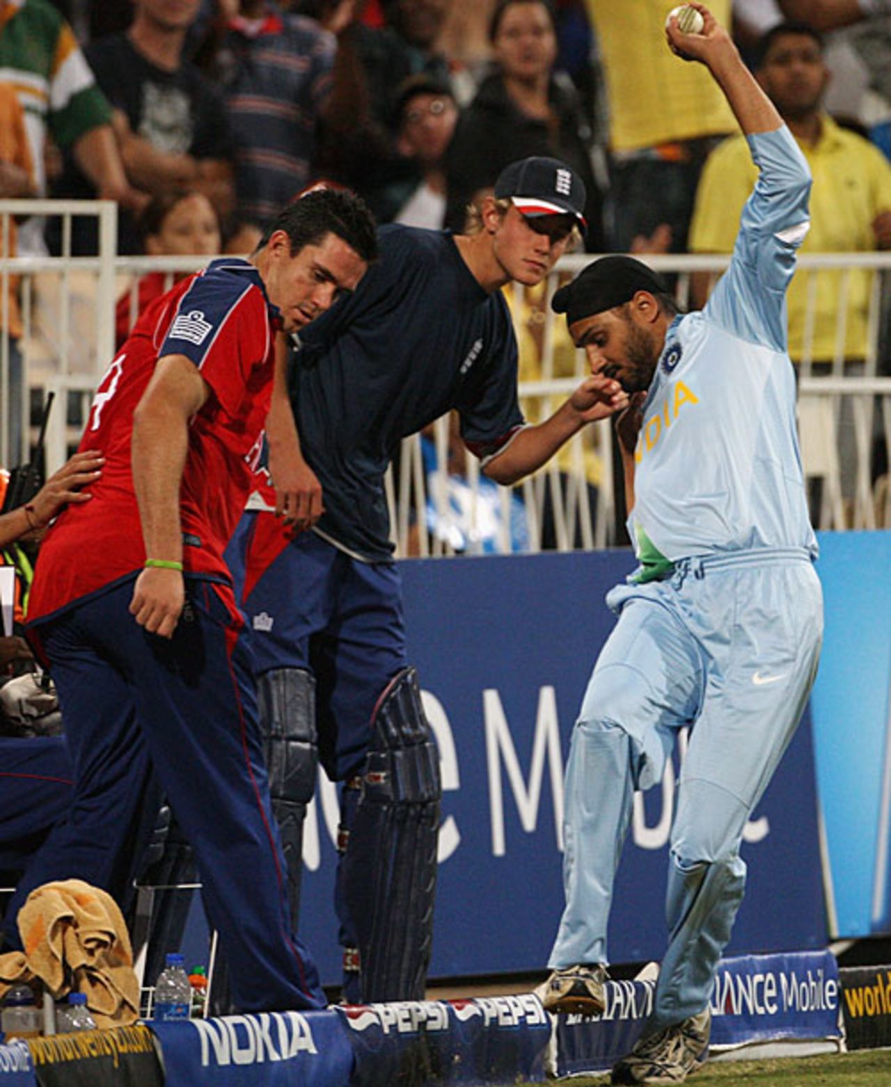 Harbhajan Singh pulls off a brilliant boundary-edge catch to dismiss Luke Wright as Kevin Pietersen looks on, England v India, Group E, ICC World Twenty20, Durban, September 19, 2007