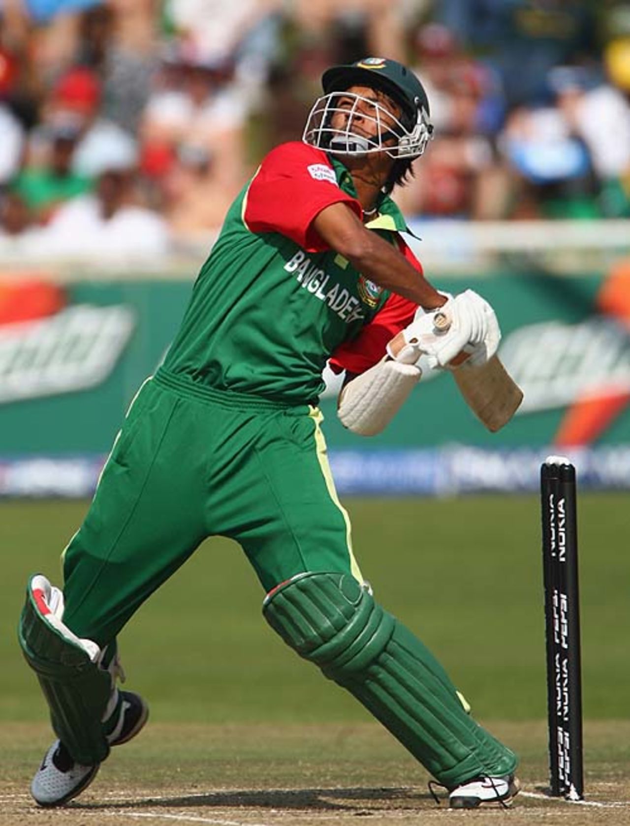 Nadif Chowdhury endeavours to clear the mid-wicket boundary, Bangladesh v Pakistan, Group F, ICC World Twenty20, Cape Town, September 20, 2007
