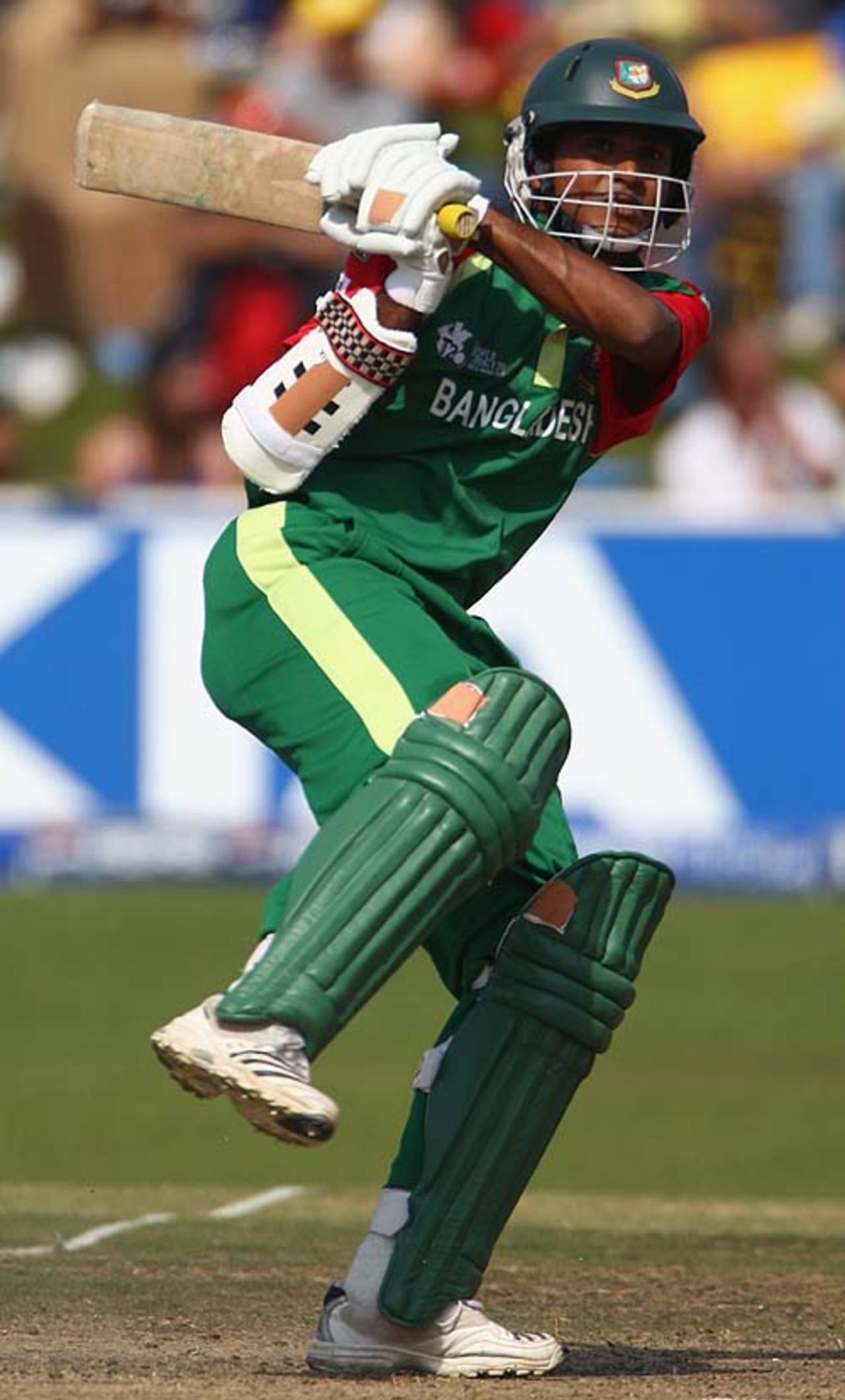 Junaid Siddique plays the pull shot, Bangladesh v Pakistan, Group F, ICC World Twenty20, Cape Town, September 20, 2007