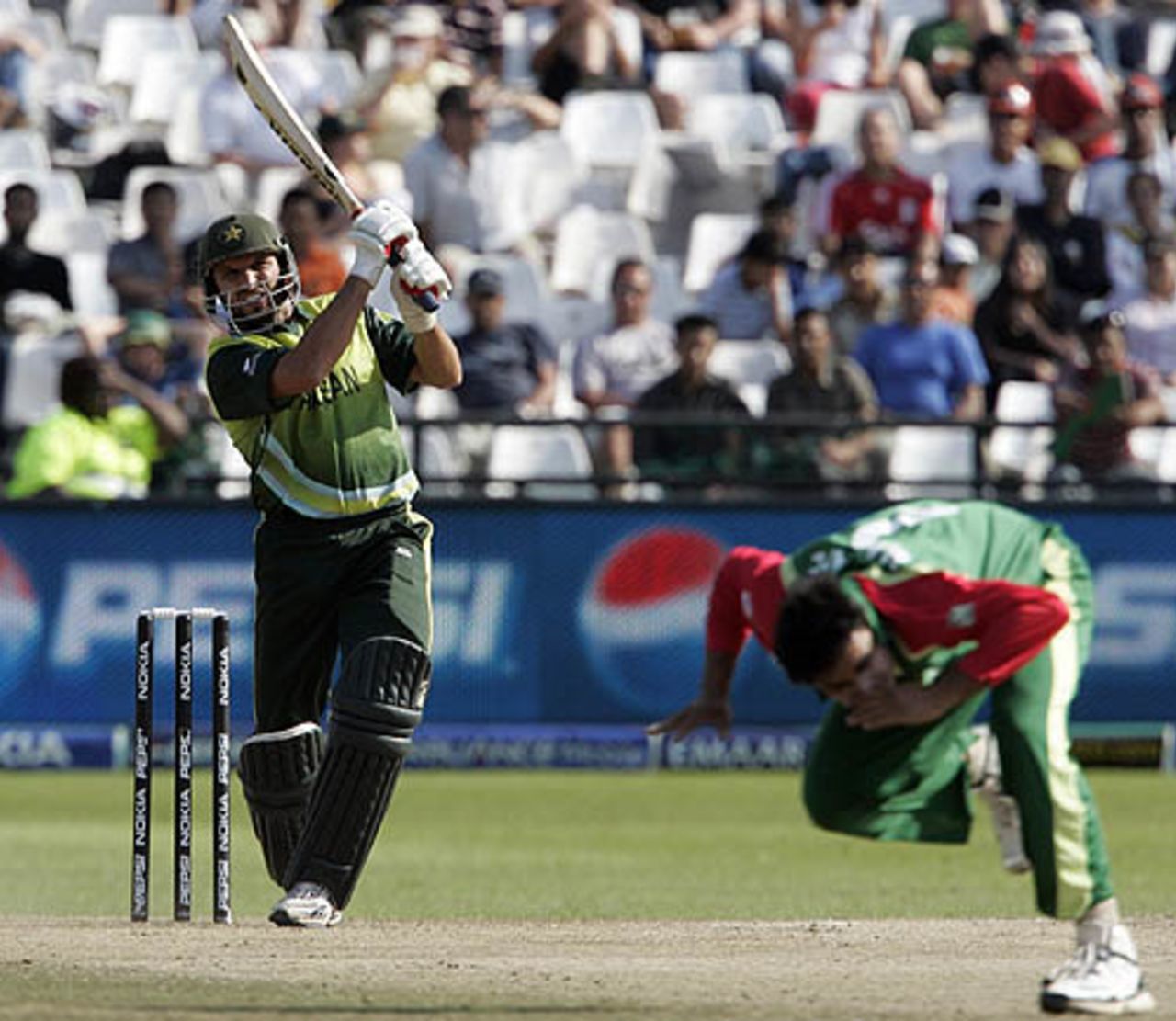 Tamim Iqbal takes a catch to dismiss Muhammad Hafeez | ESPNcricinfo.com