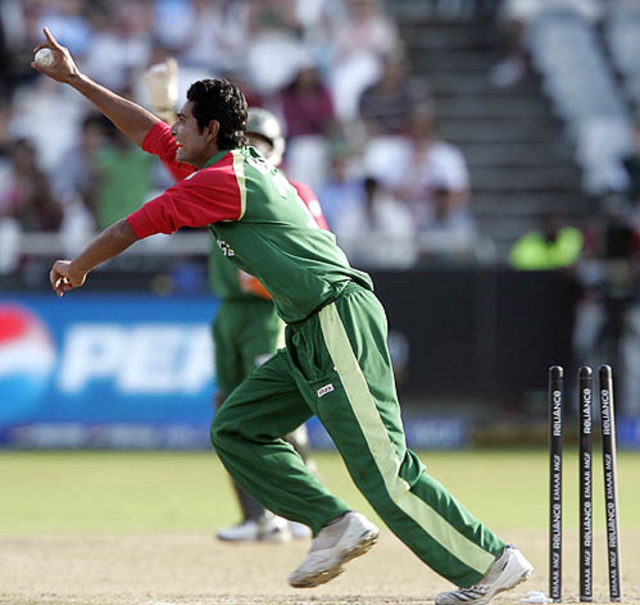 Mahmudullah appeals after running out Salman Butt, Bangladesh v Pakistan, Group F, ICC World Twenty20, Cape Town, September 20, 2007