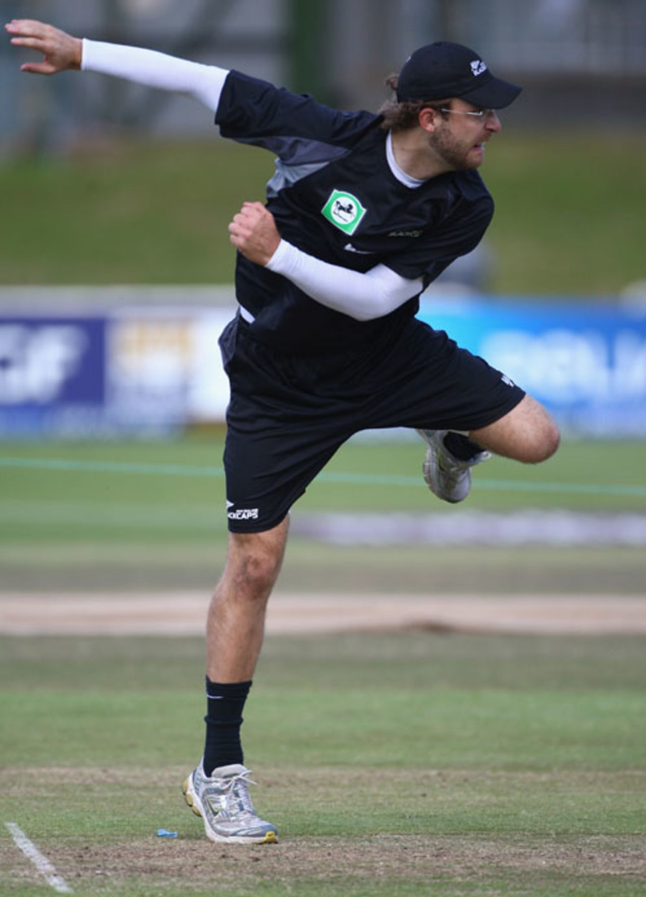 Daniel Vettori bowls at the Newlands nets, Cape Town, September 21, 2007