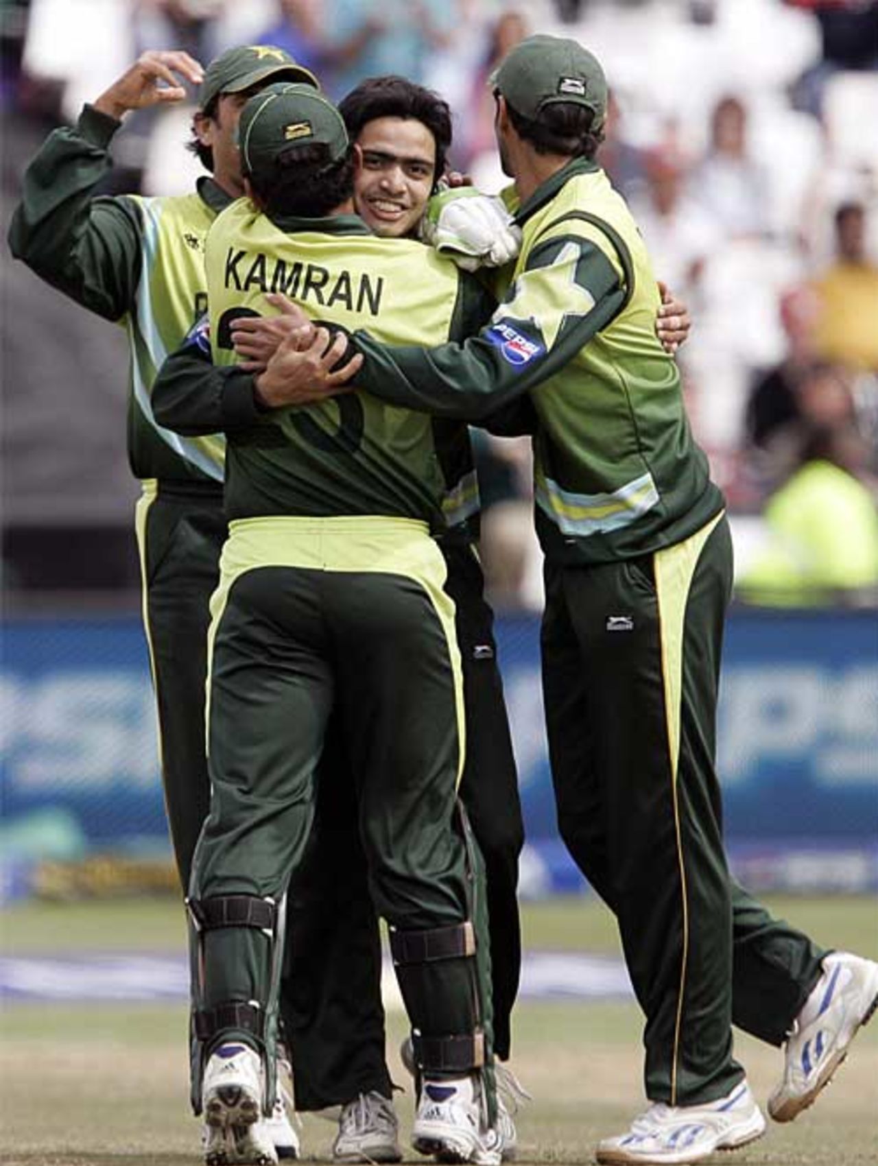 Pakistan celebrate some tidy work in the field, Pakistan v New Zealand, 1st Semi-final, ICC World Twenty20, Cape Town