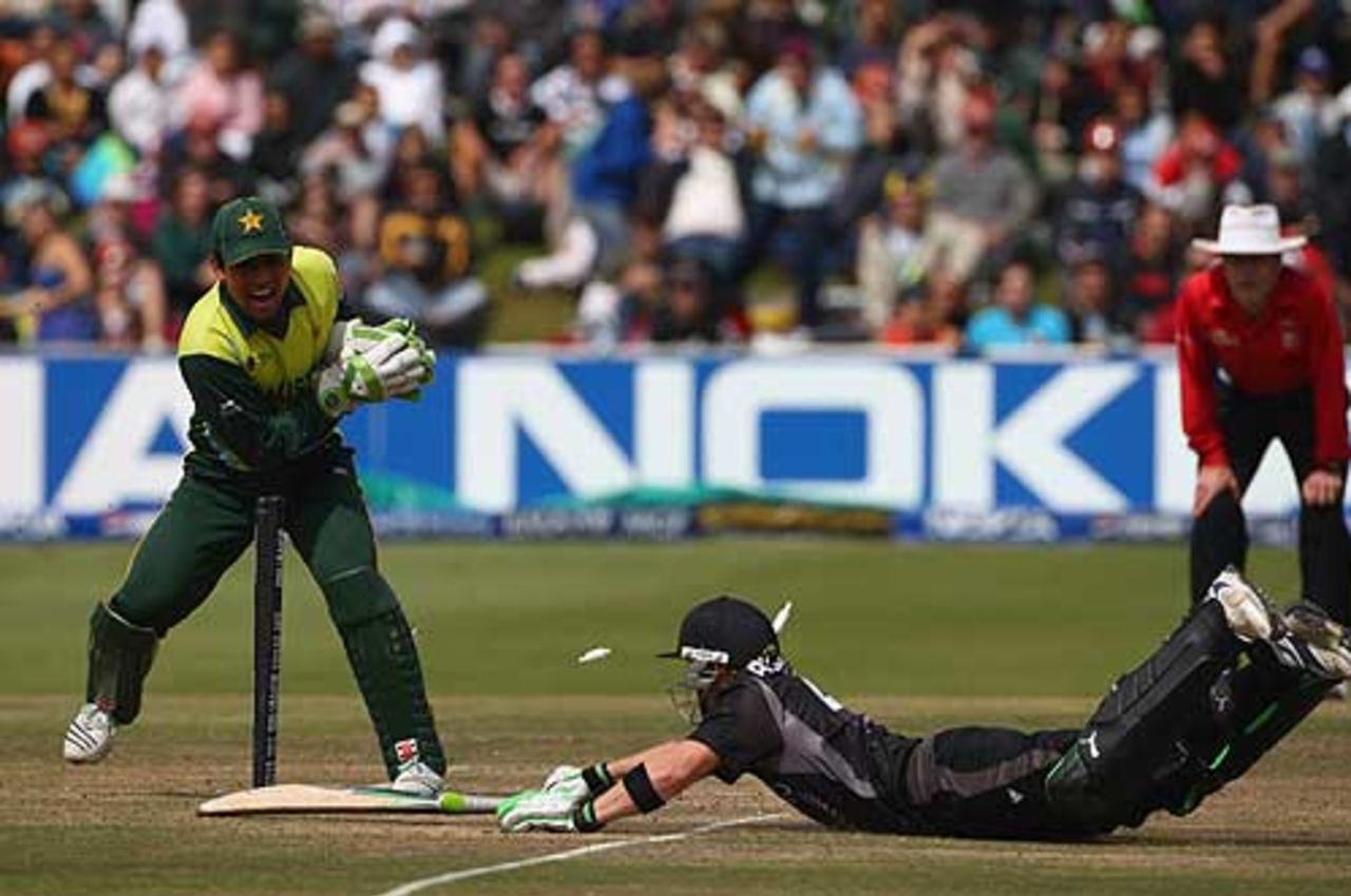Brendon McCullum survives an attempted run-out, Pakistan v New Zealand, 1st Semi-final, ICC World Twenty20, Cape Town